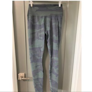 alo High-Waist Camo Vapor Legging